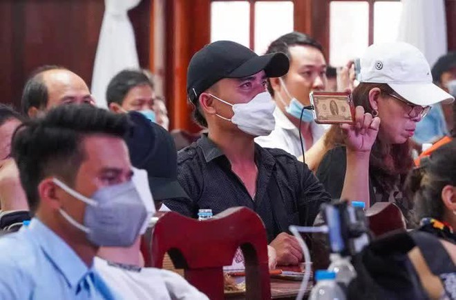 Vụ Tịnh thất Bồng Lai: Hàng trăm người tập trung theo dõi phiên tòa qua màn hình chiếu - Ảnh 3. Vụ Tịnh thất Bồng Lai: Hàng trăm người tập trung theo dõi phiên tòa qua màn hình chiếu - Ảnh 3.