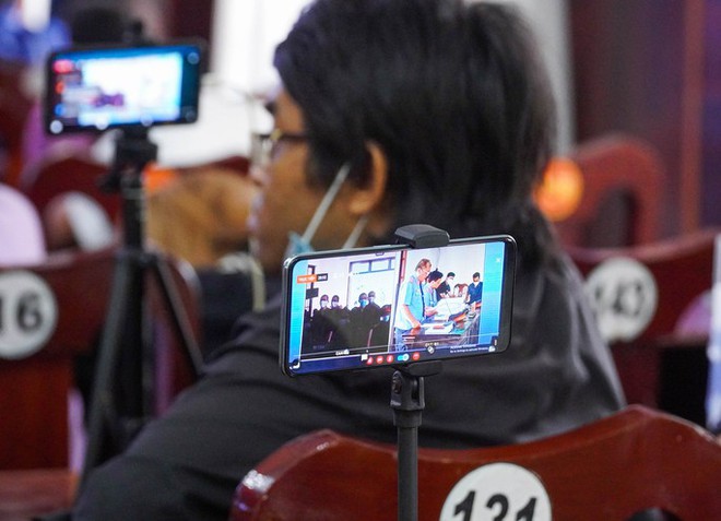 Vụ Tịnh thất Bồng Lai: Hàng trăm người tập trung theo dõi phiên tòa qua màn hình chiếu - Ảnh 6.