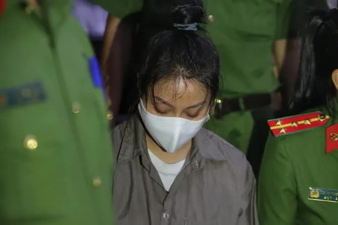 Dì ghẻ Nguyễn Võ Quỳnh Trang vừa khai vừa khóc - Ảnh 11.