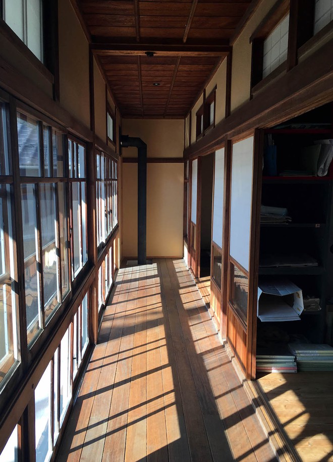 Du lịch kiểu mới mà cũ ở Nhật: Đi trốn trong những ngôi nhà cổ gần gũi thiên nhiên, náu mình khỏi đô thị xô bồ - Ảnh 1.