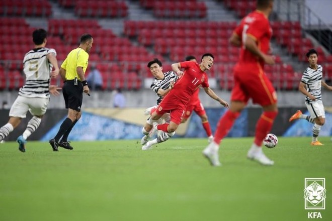  “ĐT Trung Quốc chẳng hề tôn trọng giải đấu, họ khiến CĐV đến sân xuống thấp không tưởng” - Ảnh 1.