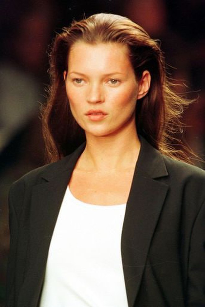 Kate Moss: Huyền thoại size 0, nàng thơ độc lạ không thể thay thế của làng mốt - Ảnh 1.