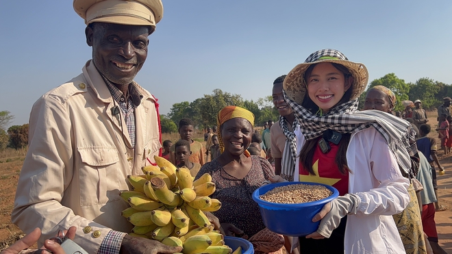 Phỏng vấn Hoa hậu Thuỳ Tiên sau chuyến từ thiện ở châu Phi: Tôi và anh Quang Linh chỉ là bạn - Ảnh 4.