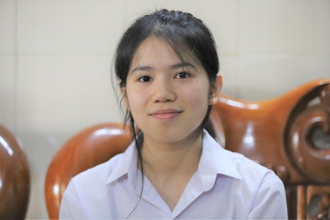Vừa học vừa chơi, nữ sinh trường huyện đạt thủ khoa khối A1 ở Hà Tĩnh - Ảnh 1.