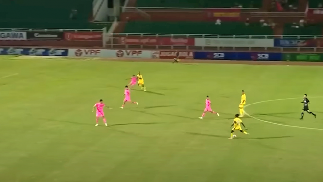 Trọng t&agrave;i thổi việt vị &ldquo;tưởng tượng&rdquo; ở trận S&agrave;i G&ograve;n FC 2-2 Nam Định - Ảnh 2.