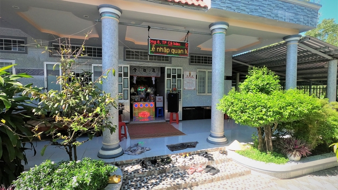 Người đ&agrave;n &ocirc;ng l&agrave;m nghề cưa c&acirc;y ở C&agrave; Mau bị c&acirc;y đ&egrave; chết - Ảnh 1.