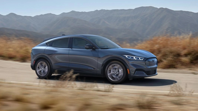 Kỹ sư &ocirc; t&ocirc; hơn 35 năm kinh nghiệm đ&aacute;nh gi&aacute;: VinFast VF 8 l&aacute;i th&uacute; vị hơn BMW iX, Ford Mustang Mach-E, gần giống Porsche Macan - Ảnh 11.