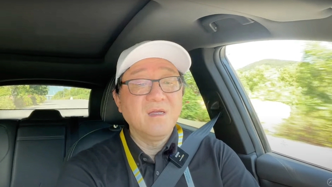 Kỹ sư &ocirc; t&ocirc; hơn 35 năm kinh nghiệm đ&aacute;nh gi&aacute;: VinFast VF 8 l&aacute;i th&uacute; vị hơn BMW iX, Ford Mustang Mach-E, gần giống Porsche Macan - Ảnh 4.