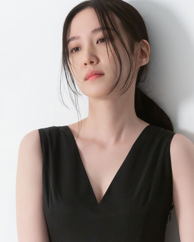 Cứ ngỡ Park Eun Bin tóc ngắn trên phim là dễ thương nhất rồi, ai ngờ ngoài đời để tóc dài lại sang đến vậy - Ảnh 5.