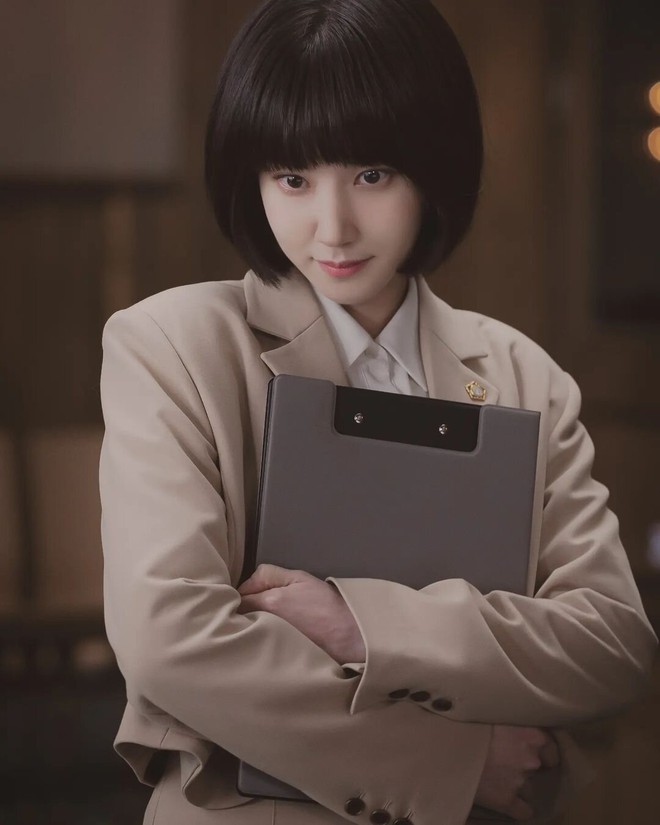 Cứ ngỡ Park Eun Bin tóc ngắn trên phim là dễ thương nhất rồi, ai ngờ ngoài đời để tóc dài lại sang đến vậy - Ảnh 3.