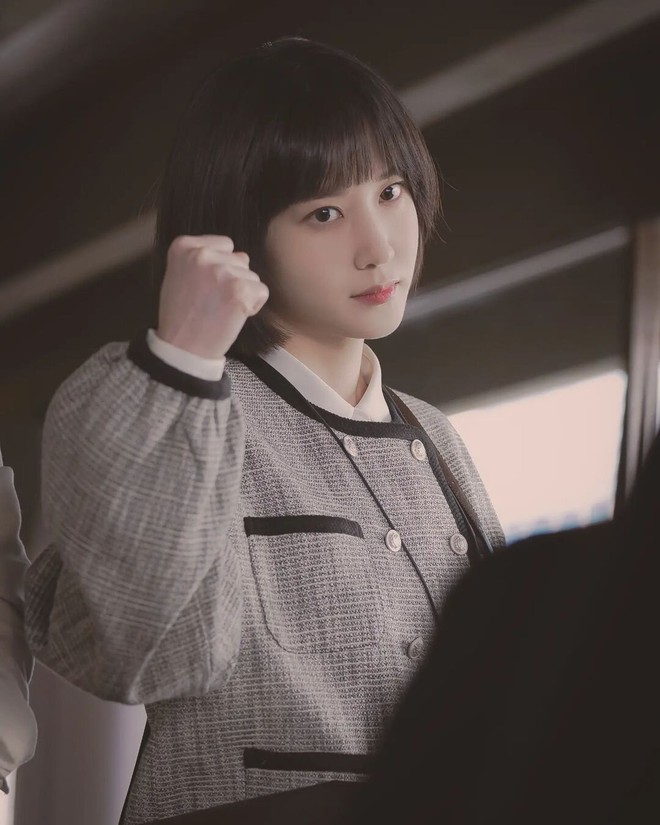 Cứ ngỡ Park Eun Bin tóc ngắn trên phim là dễ thương nhất rồi, ai ngờ ngoài đời để tóc dài lại sang đến vậy - Ảnh 3.