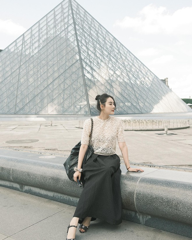 Mặc đẹp với ch&acirc;n v&aacute;y midi kh&ocirc;ng hề kh&oacute; nếu chị em học 12 c&aacute;ch mix từ sao Việt - Ảnh 3.
