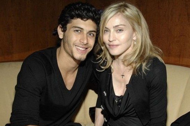 "Queen of Pop"  Madonna: Dating all young men but lingering on her unrequited unrequited love with a famous actor - Photo 7.