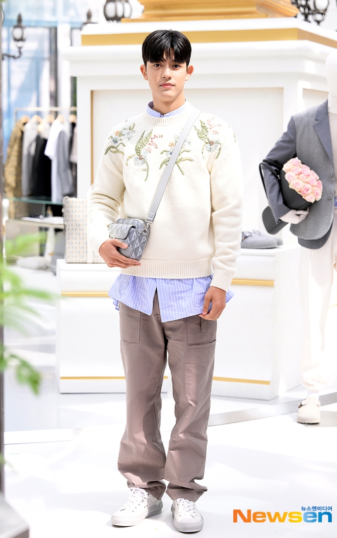 Sehun so kè nhan sắc với Cha Eun Woo và Park Solomon tại sự kiện của Dior, tiếc là diện đồ "dìm dáng" - Ảnh 5.