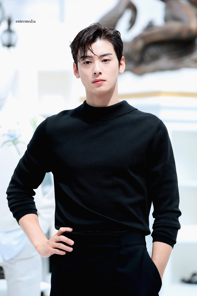 Sehun so kè nhan sắc với Cha Eun Woo và Park Solomon tại sự kiện của Dior, tiếc là diện đồ "dìm dáng" - Ảnh 2.