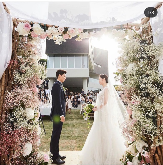 Những khoảnh khắc lãng mạn trong ảnh cưới của Yoona và ông xã sẽ khiến trái tim bạn tan chảy. Hãy cùng chiêm ngưỡng nét đẹp tựa như nàng công chúa trong ngày cưới của nữ idol đình đám.