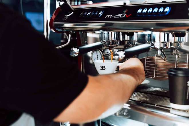 Bugatti mở quán cà phê ‘đi một lần cho biết’ với giá 1,4 triệu đồng/cốc - Ảnh 10.