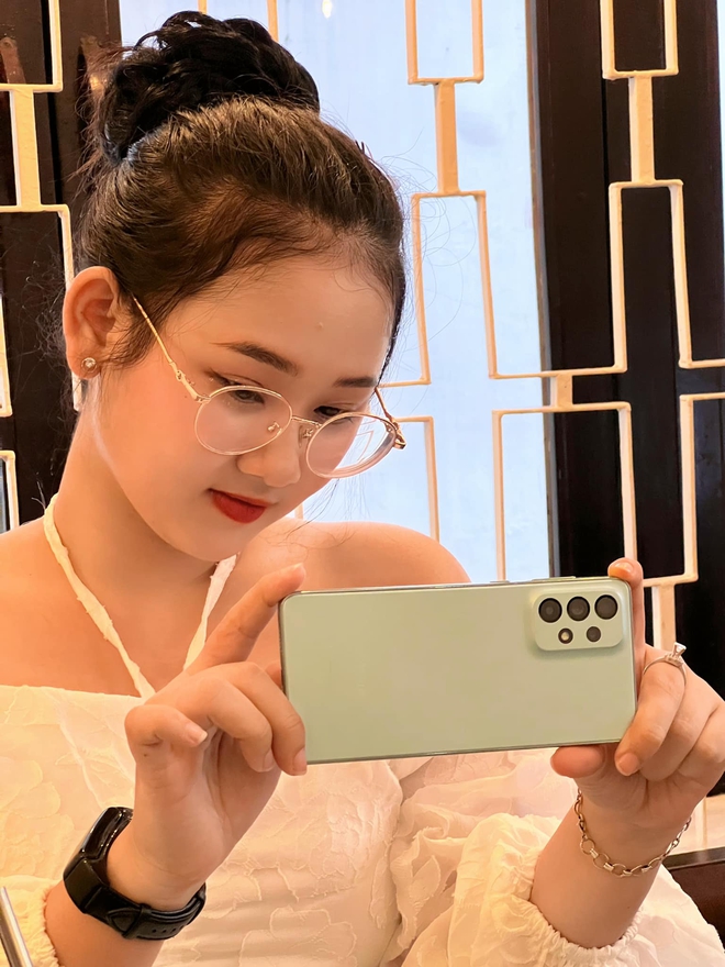 5 nữ &ldquo;chiến thần c&ocirc;ng nghệ&rdquo; h&uacute;t triệu view tr&ecirc;n TikTok - Ảnh 2.