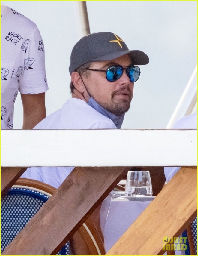 Leonardo DiCaprio lên cân rõ rệt, vui vẻ đi chơi cùng Jamie Fox ở Italy - Ảnh 3.