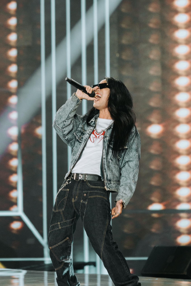 D&agrave;n MC b&oacute;ng rổ sở hữu ngoại h&igrave;nh si&ecirc;u ngầu, chất x&uacute;c t&aacute;c khiến người h&acirc;m mộ cuồng nhiệt trong mỗi trận đấu - Ảnh 4.