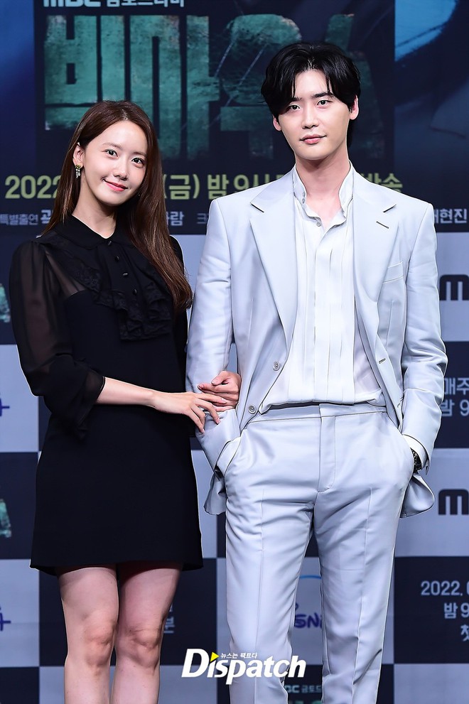 Yoona xinh mỹ miều dù lộ khuyết điểm, tạo nên khung cảnh thân mật mãn nhãn với Lee Jong Suk ở họp báo hot nhất hôm nay - Ảnh 6.