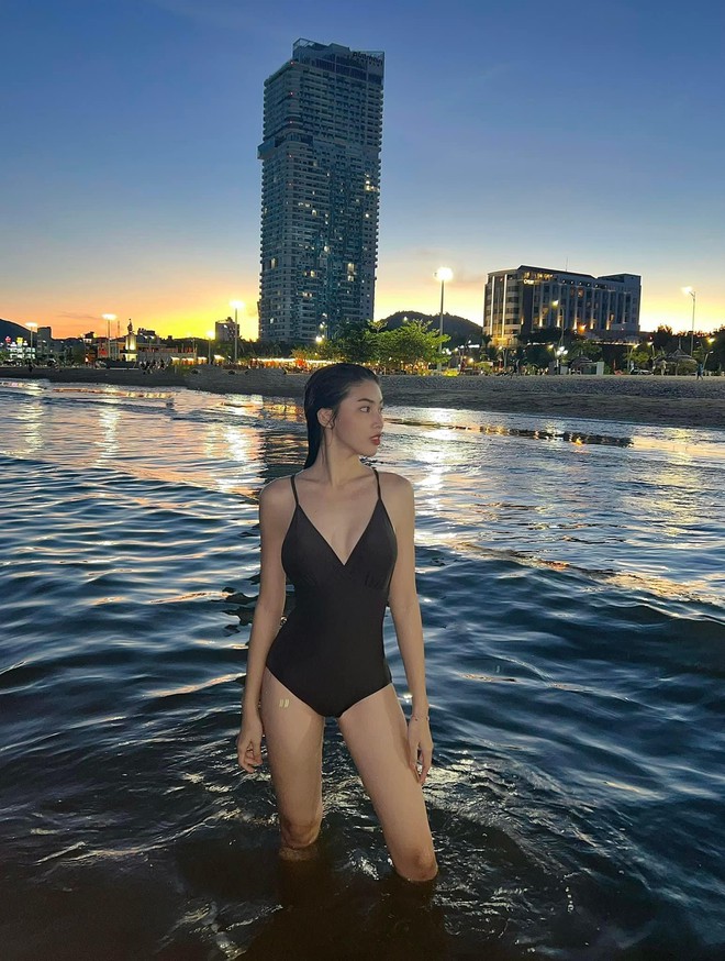 Top 3 HHVN 2020 đọ dáng với bikini: Ngọc Thảo cực sexy, Đỗ Thị Hà nuột nà với đôi chân thẳng tắp - Ảnh 15.