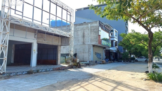 Nhà hàng đóng cửa, khách sạn vắng lặng tại phố du lịch ven biển Đà Nẵng - Ảnh 9.