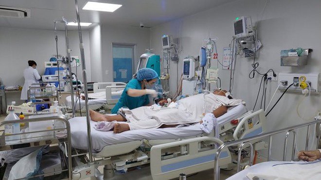 Sốt xuất huyết: Qu&aacute; tải bệnh nh&acirc;n lại thiếu thuốc - Ảnh 1.