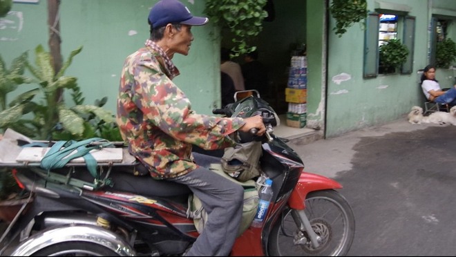 Người đàn ông bị liệt vẫn miệt mài làm shipper ở Sài Gòn: Tôi không muốn vừa tàn vừa phế - Ảnh 4.
