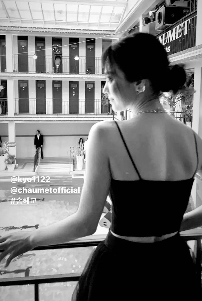 Song Hye Kyo hóa thiên nga đen đẹp lộng lẫy, đọ sắc bất phân bên tình màn ảnh của Thor tại sự kiện cao cấp ở Paris - Ảnh 9.