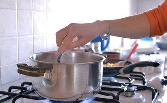 Mẹo tránh đen nồi khi dùng bếp ga bà nộ…