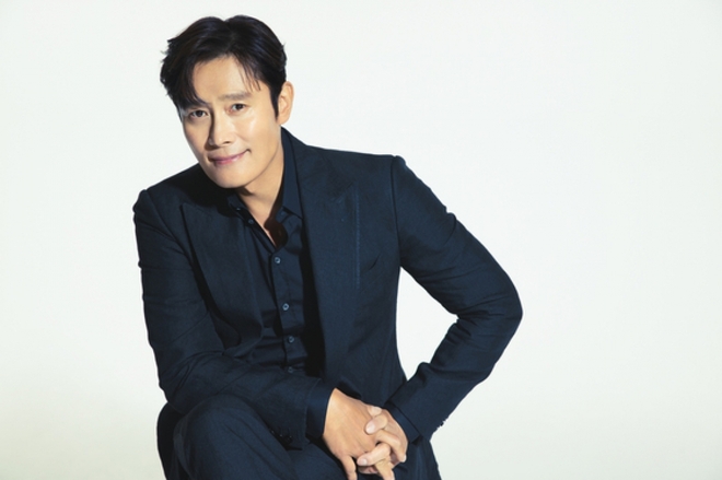 Lee Byung Hun từng bị rối loạn, hoảng sợ đến mức không thở được khi lên máy  bay