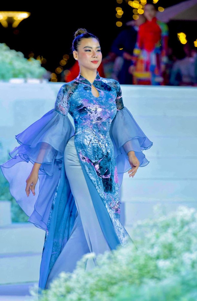 Cuộc sống Lại Thanh Hương ở tuổi 30: Mở trung t&acirc;m đ&agrave;o tạo người mẫu, sau nhiều trắc trở biết y&ecirc;u bản th&acirc;n - Ảnh 2.