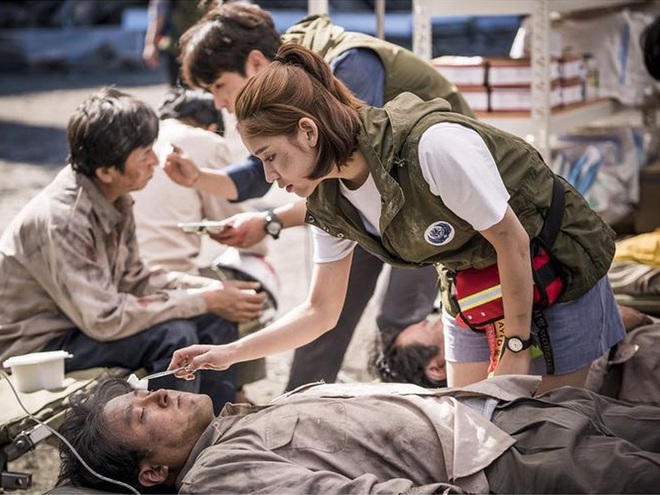 Mỹ nhân suýt từ chối Hậu Duệ Mặt Trời vì Song Hye Kyo: Lột xác xinh đẹp sau 6 năm, đóng vai phụ ở loạt bom tấn - Ảnh 2.