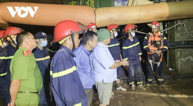 Nỗ lực giải cứu công nhân bị lũ cuốn trôi vào hầm thủy điện ở Điện Biên - Ảnh 11.