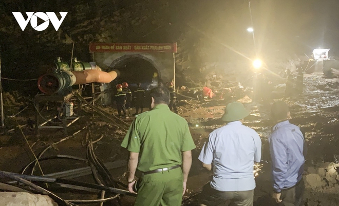 Nỗ lực giải cứu công nhân bị lũ cuốn trôi vào hầm thủy điện ở Điện Biên - Ảnh 12.