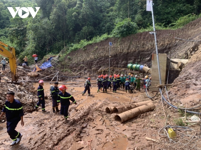 Nỗ lực giải cứu công nhân bị lũ cuốn trôi vào hầm thủy điện ở Điện Biên - Ảnh 7.
