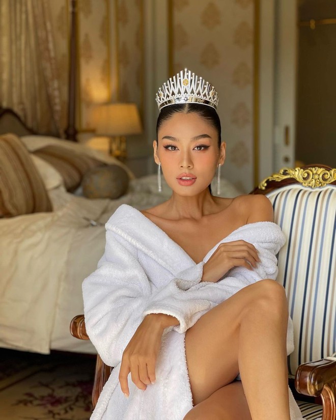 Á hậu Lê Thảo Nhi thần thái kiêu sa, thả dáng quyến rũ với áo choàng tắm gợi cảm - Ảnh 2.