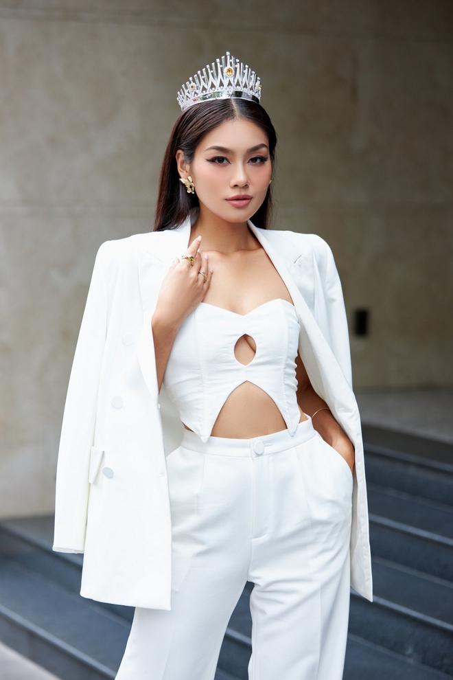 Á hậu Lê Thảo Nhi thần thái kiêu sa, thả dáng quyến rũ với áo choàng tắm gợi cảm - Ảnh 7.