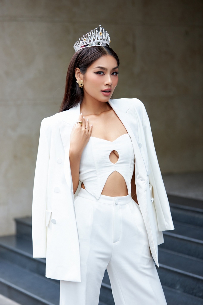 Á hậu Lê Thảo Nhi thần thái kiêu sa, thả dáng quyến rũ với áo choàng tắm gợi cảm - Ảnh 8.