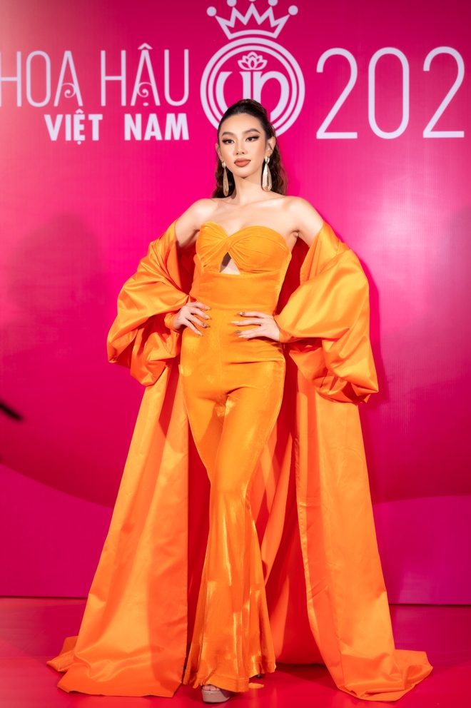 Thảm đỏ khởi động Hoa hậu Việt Nam 2022: Đỗ Hà nổi bật, Thuỳ Tiên cuốn hút với phong cách lạ - Ảnh 8.