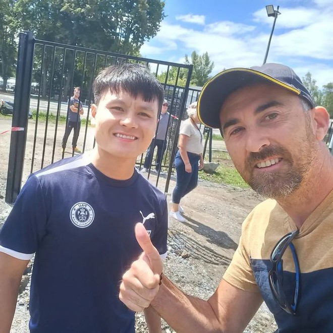Cổ động viên Pháp biết Quang Hải rất giỏi dù không theo dõi Pau FC - Ảnh 2.