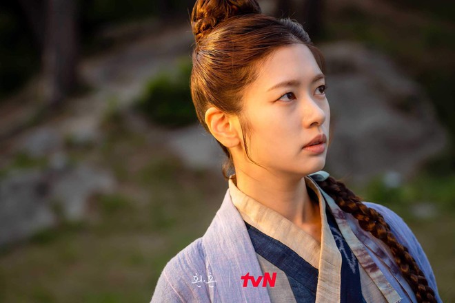 The most popular historical beauties are here: Impressive acting, submerged in shape, still beautiful despite - Photo 3. The most popular historical beauties are here: Impressive acting, submerged in shape, still beautiful despite - Photo 3.