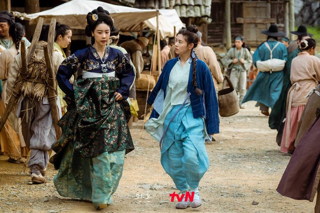The most popular historical beauties are here: Impressive acting, submerged in shape, still beautiful despite - Photo 4. The most popular historical beauties are here: Impressive acting, submerged in shape, still beautiful despite - Photo 4.