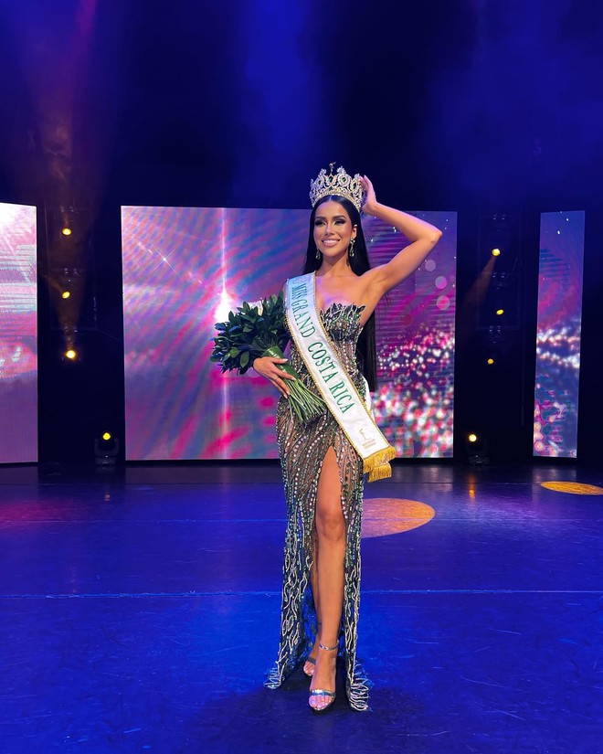 Mỹ nhân nóng bỏng với suối tóc đen óng ả đăng quang Hoa hậu Hòa bình Costa Rica 2022 - Ảnh 1.