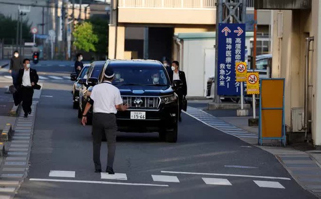 Thi thể cựu Thủ tướng Abe Shinzo được đưa đến Tokyo - Ảnh 3.