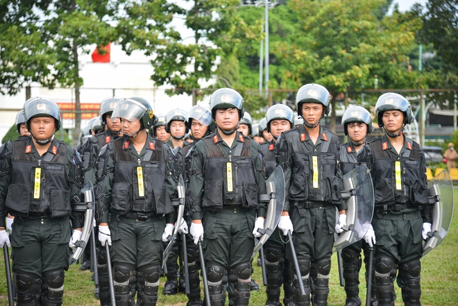 Cận cảnh những chiến giáp khủng và màn ra mắt ấn tượng của Cảnh sát cơ động dự bị chiến đấu TP.HCM - Ảnh 6.