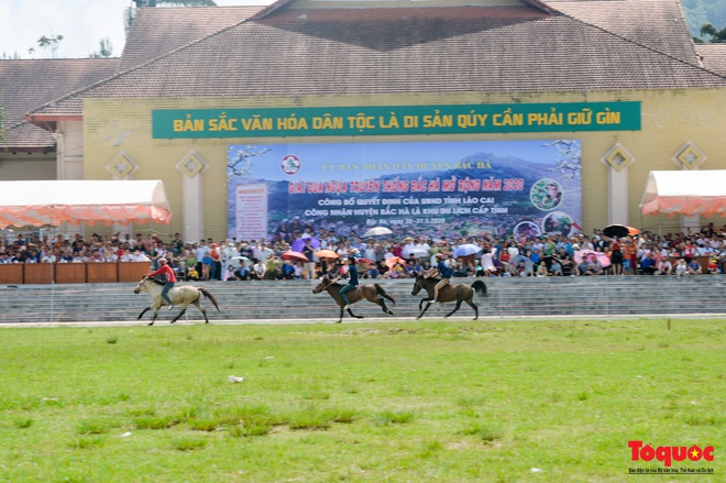Lễ hội đua ngựa Bắc Hà: Nét văn hóa đặc sắc của đồng bào các dân tộc Tây Bắc - Ảnh 1.