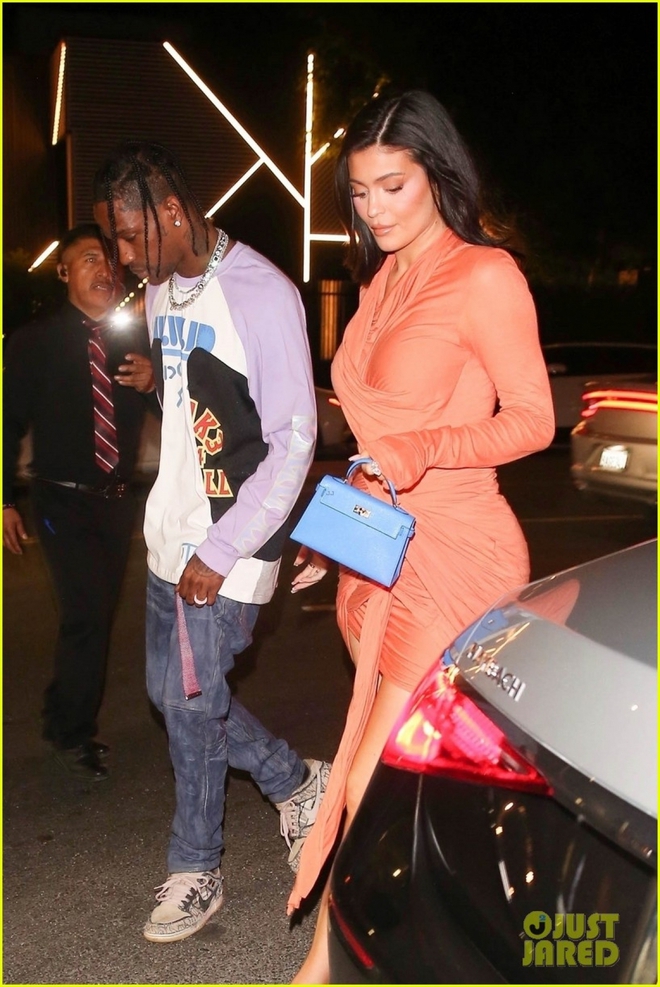 Kylie Jenner gợi cảm đi chơi đêm cùng bạn trai - Ảnh 5.