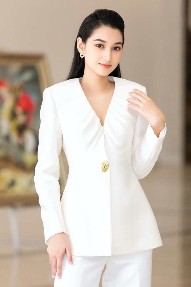 Đọ sắc 10 thí sinh sáng giá cho vương miện Miss World Vietnam 2022 trước đêm chung kết - Ảnh 7.